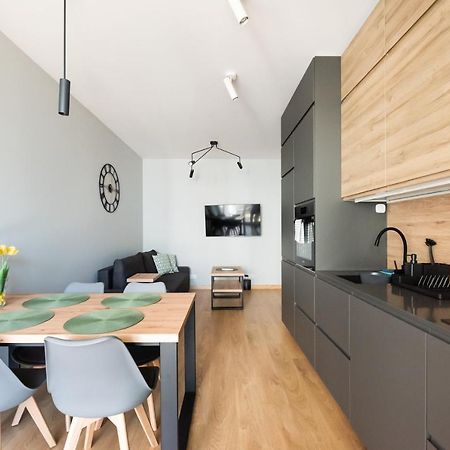 Wola Skwer Happy Apartment Warsaw Exterior photo