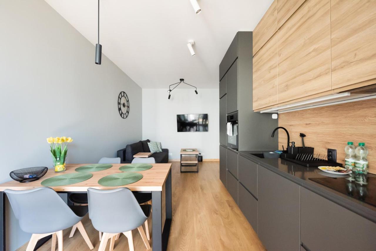 Wola Skwer Happy Apartment Warsaw Exterior photo