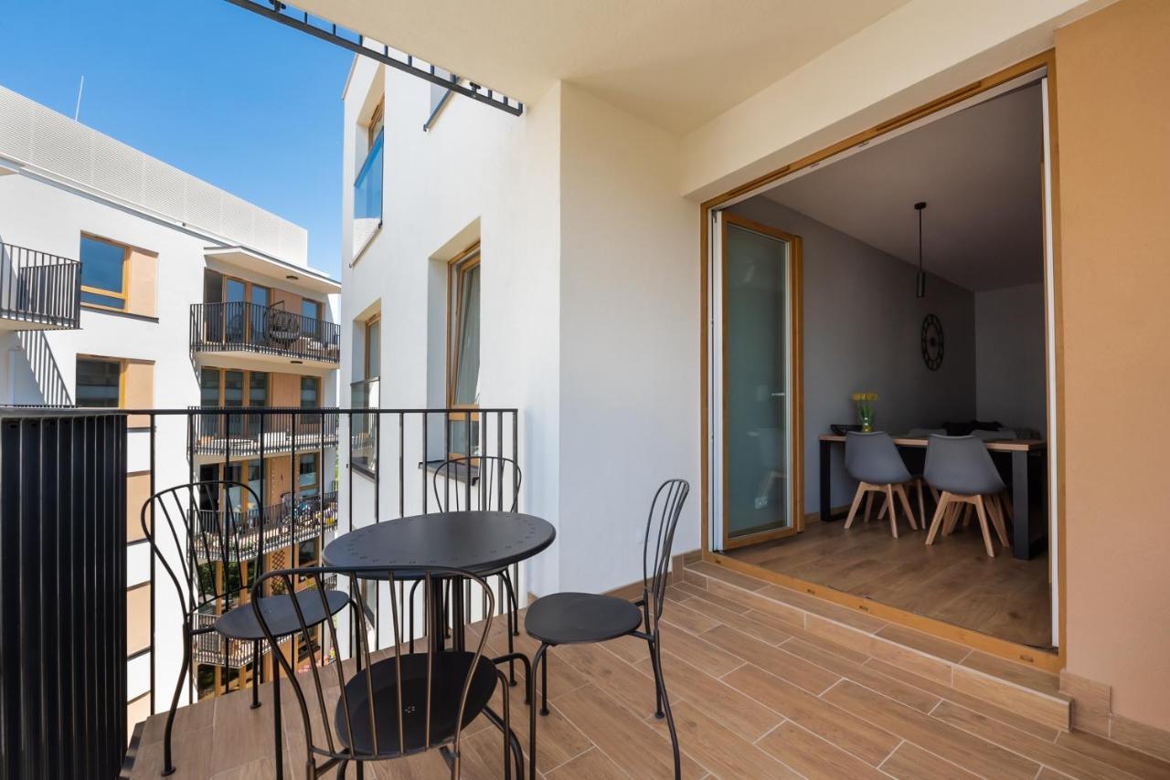 Wola Skwer Happy Apartment Warsaw Exterior photo