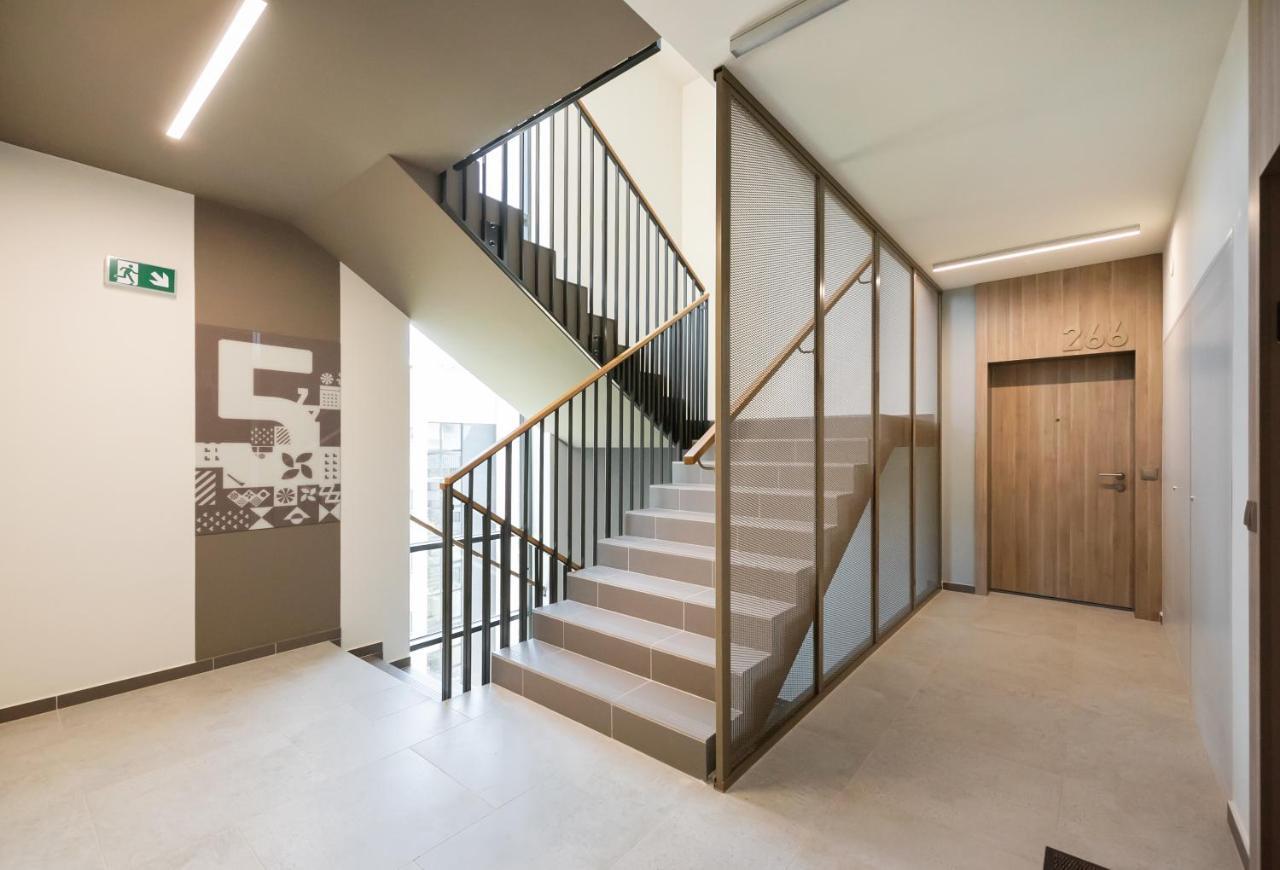 Wola Skwer Happy Apartment Warsaw Exterior photo