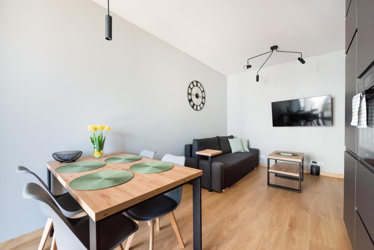 Wola Skwer Happy Apartment Warsaw Exterior photo